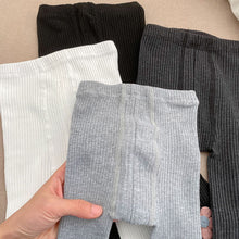 Carregar imagem no visualizador da galeria, Legging com detalhe de flor