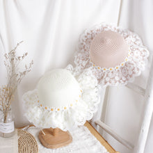 Carregar imagem no visualizador da galeria, Chapéu de palha rendado com margaridas