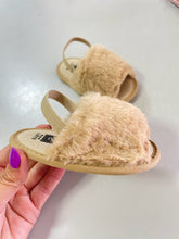 Carregar imagem no visualizador da galeria, Chinelo peluciadinho fufi