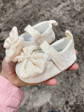 Carregar imagem no visualizador da galeria, Sapatinho Rendado