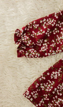 Carregar imagem no visualizador da galeria, Vestido Floral com Gola Laço – Vermelho Encanto 🌸❤️