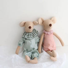 Carregar imagem no visualizador da galeria, Pelucia ratinho 35 cm