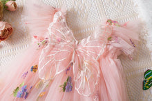 Carregar imagem no visualizador da galeria, Vestido Encanto de Tule Bordado – com asas ✨