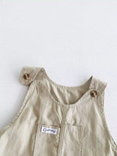 Carregar imagem no visualizador da galeria, Conjunto Infantil com Camiseta Listrada + Jardineira Casual