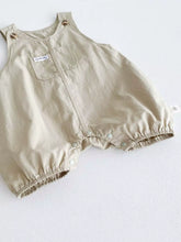 Carregar imagem no visualizador da galeria, Conjunto Infantil com Camiseta Listrada + Jardineira Casual