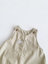 Carregar imagem no visualizador da galeria, Conjunto Infantil com Camiseta Listrada + Jardineira Casual