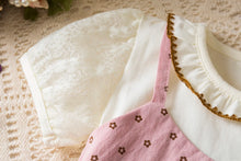 Carregar imagem no visualizador da galeria, Vestido Bege com Efeito Sobreposição – Detalhe Coelhinho 🐰🌼