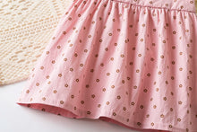 Carregar imagem no visualizador da galeria, Vestido Bege com Efeito Sobreposição – Detalhe Coelhinho 🐰🌼