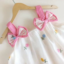 Carregar imagem no visualizador da galeria, Vestido Infantil com Laços