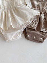 Carregar imagem no visualizador da galeria, Romper Clássico Bordado