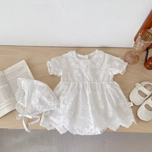 Carregar imagem no visualizador da galeria, Romper Vestido Guipir Florzinhas + Touquinha