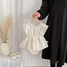 Carregar imagem no visualizador da galeria, Romper Clássico Bordado