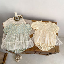 Carregar imagem no visualizador da galeria, Macacão Floral com Tule