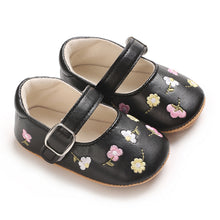Carregar imagem no visualizador da galeria, Sapatinho Bebê Mary Jane Floral com Fivela 🌸👶✨