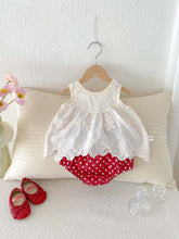 Carregar imagem no visualizador da galeria, Conjunto Íris – Blusinha rendada e shortinho poá