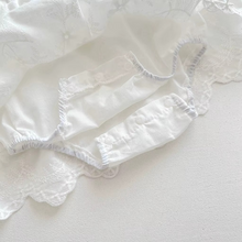 Carregar imagem no visualizador da galeria, Romper Vestido Guipir Florzinhas + Touquinha