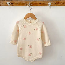 Carregar imagem no visualizador da galeria, Romper tricot florzinha