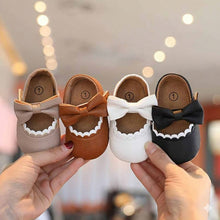 Carregar imagem no visualizador da galeria, Sapatinho Bebê Laço em Couro Ecológico