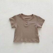 Carregar imagem no visualizador da galeria, Conjunto Mignon Baby – Camiseta e Jardineira com Ursinho Bordado
