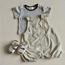 Carregar imagem no visualizador da galeria, Conjunto Infantil com Camiseta Listrada + Jardineira Casual
