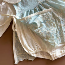 Carregar imagem no visualizador da galeria, Conjunto Princesa Sonho Bordado (Body + Vestidinho + Touquinha)
