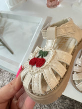 Carregar imagem no visualizador da galeria, 🍒 Sandália Baby Cherry
