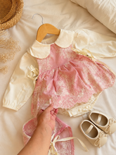 Carregar imagem no visualizador da galeria, Conjunto Princesa Sonho Bordado (Body + Vestidinho + Touquinha)
