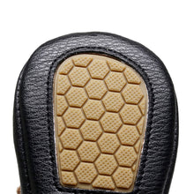 Carregar imagem no visualizador da galeria, Sapatinho em couro ecológico com laço
