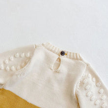 Carregar imagem no visualizador da galeria, Romper tricô floral
