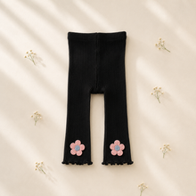 Carregar imagem no visualizador da galeria, Legging com detalhe de flor
