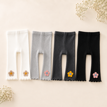 Carregar imagem no visualizador da galeria, Legging com detalhe de flor

