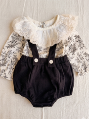 Conjunto Infantil Lótus – Body Floral com Jardineira