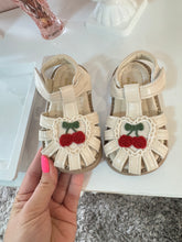 Carregar imagem no visualizador da galeria, 🍒 Sandália Baby Cherry
