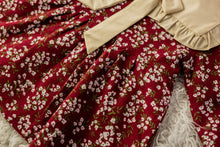 Carregar imagem no visualizador da galeria, Vestido Floral com Gola Laço – Vermelho Encanto 🌸❤️
