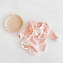 Carregar imagem no visualizador da galeria, Macacão Princesa com Laço Bordado – Tricot
