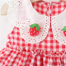 Carregar imagem no visualizador da galeria, Vestido Maria Xadrez Vermelho com Gola de Moranguinhos 🍓✨

