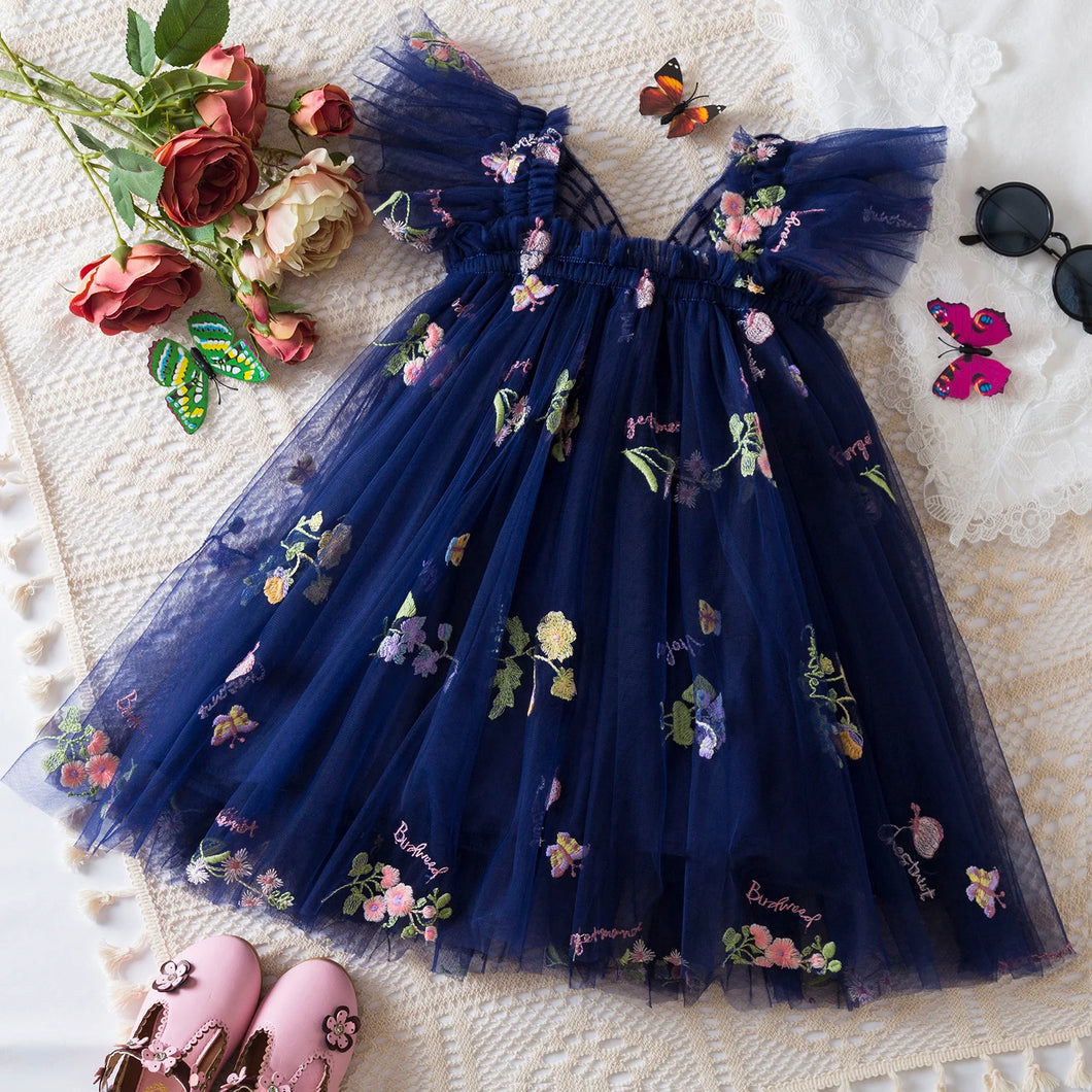Vestido Encanto de Tule Bordado – com asas ✨
