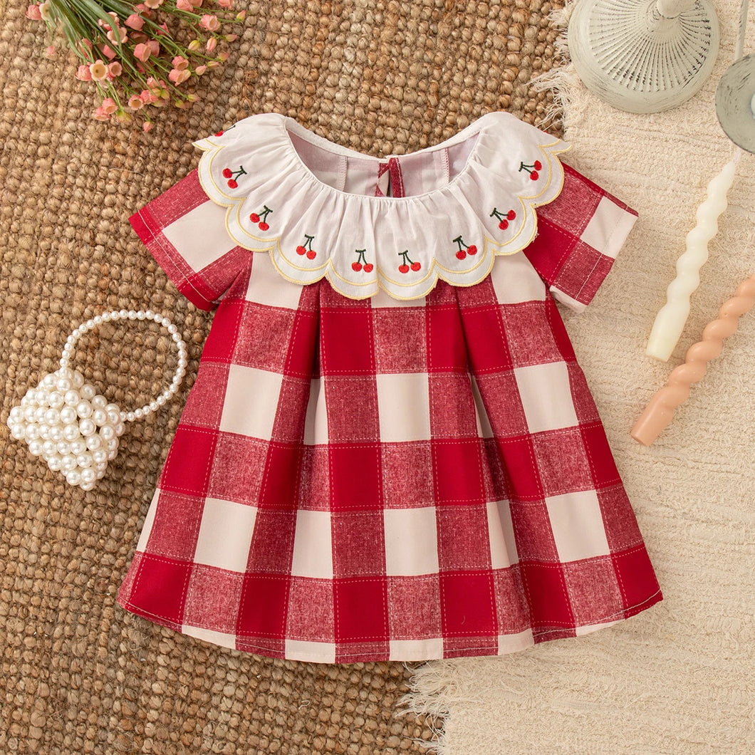 Vestido Xadrez Vermelho com Gola Bordada de Cerejinhas 🍒✨