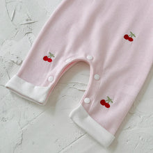 Carregar imagem no visualizador da galeria, Macacão Rosa Bordado com Cerejinhas 🍒 – Gola Peter Pan
