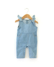 Carregar imagem no visualizador da galeria, Macacão Jeans unissex
