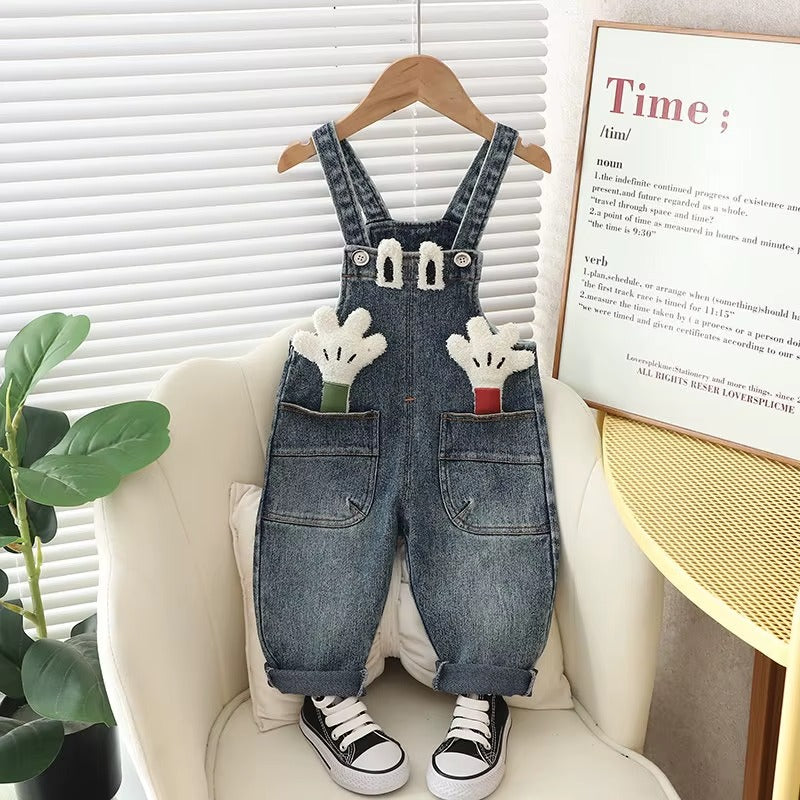 Jardineira jeans mãozinhas