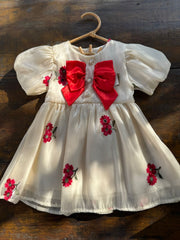 Vestido Flores de Algodão – com laço de cetim 🌷