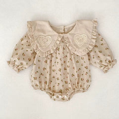 Romper Infantil Helga – Estampa de Corações Manga Longa
