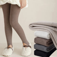 Carregar imagem no visualizador da galeria, Legging quentinha com pézinho
