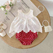 Carregar imagem no visualizador da galeria, Conjunto Íris – Blusinha rendada e shortinho poá
