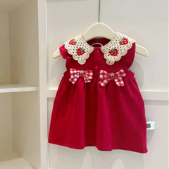 Vestido Vermelho Infantil com Gola Crochê Bordada e Laços Xadrez