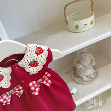 Carregar imagem no visualizador da galeria, Vestido Vermelho Infantil com Gola Crochê Bordada e Laços Xadrez
