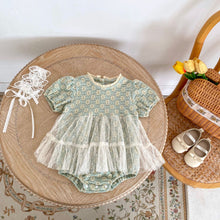 Carregar imagem no visualizador da galeria, Macacão Floral com Tule
