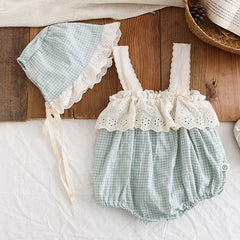 Macacão Campestre com Babadinhos e touca