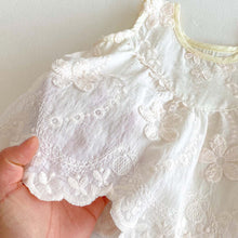 Carregar imagem no visualizador da galeria, Conjunto Íris – Blusinha rendada e shortinho poá
